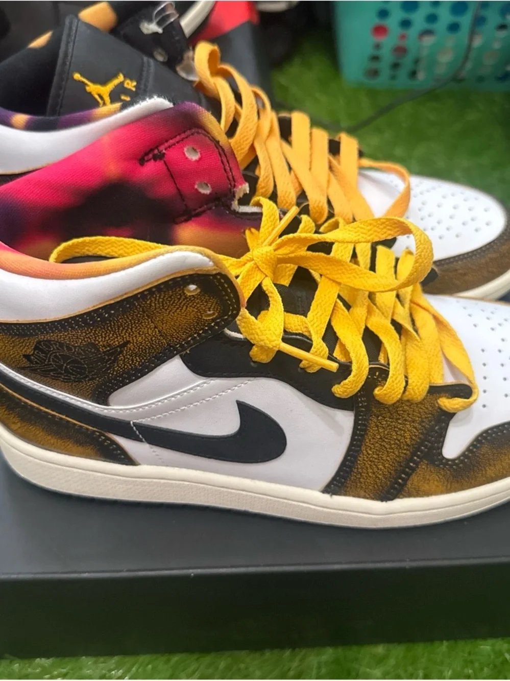 Jordan 1 mid